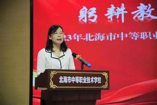 书记宣读表彰决定