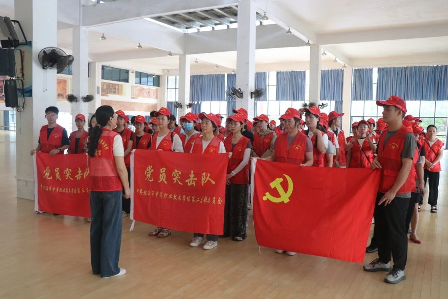 党建领航聚合力 严阵以待筑防线—北海市中等职业技术学校全力做好防汛防台工作